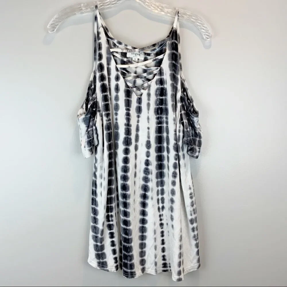 🌺3 FOR $20🌺 - UMGEE gray white black criss cross peekaboo top M